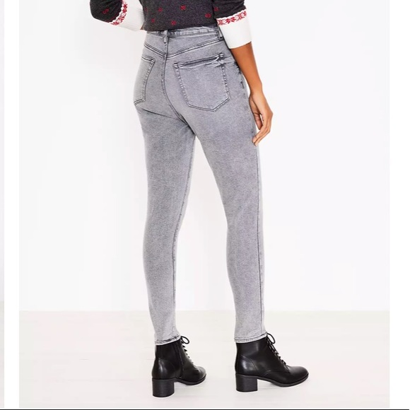 LOFT NWT Curvy Button Front High Rise Skinny Jeans In Vintage Grey Wash - Picture 3 of 3